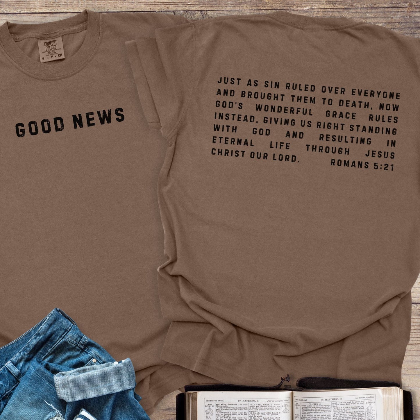 Good News Romans 5:21 - Tee