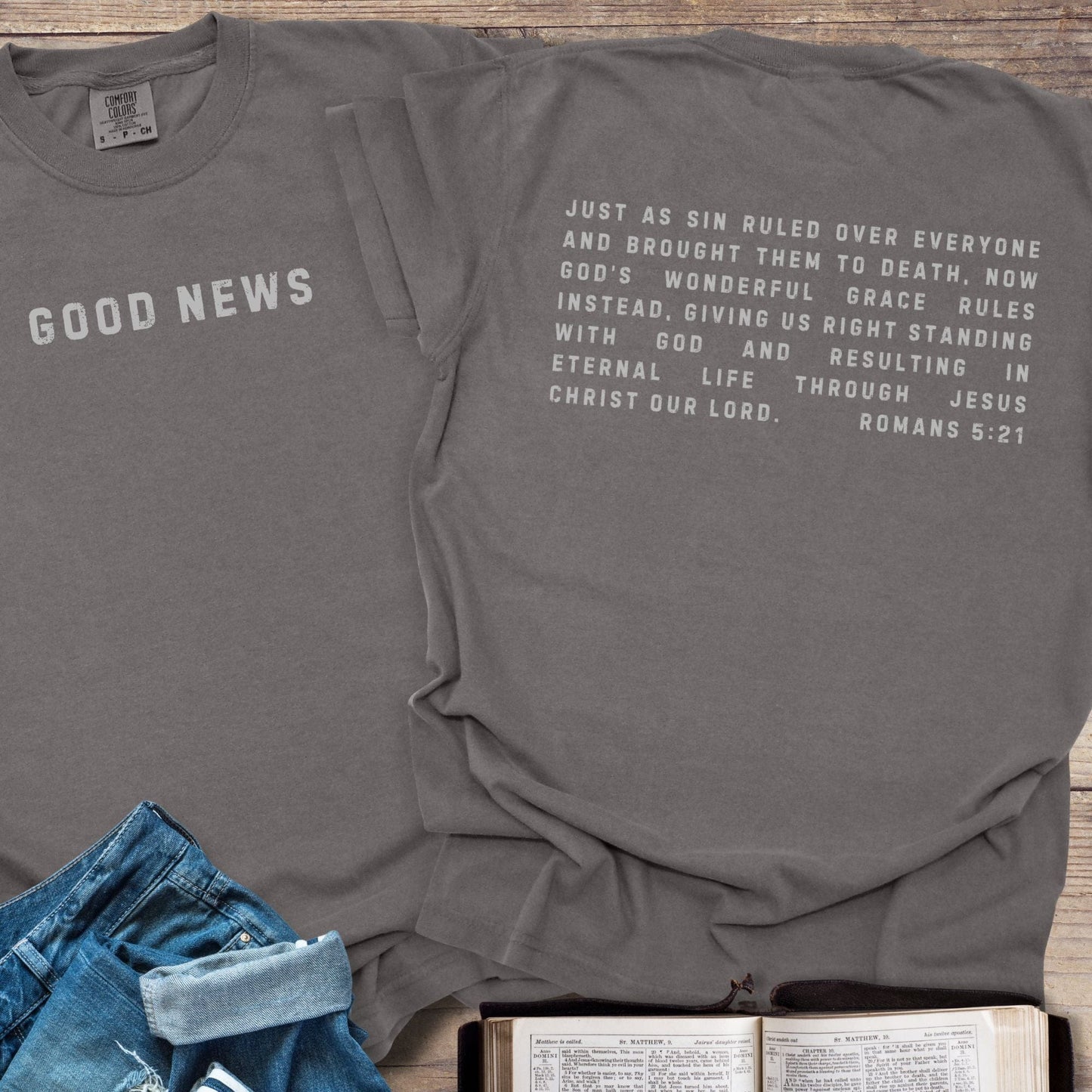 Good News Romans 5:21 - Tee